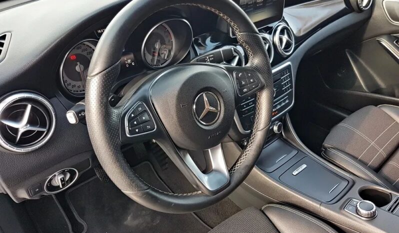 Mercedes-Benz CLA 200 7G-DCT AMG Line full