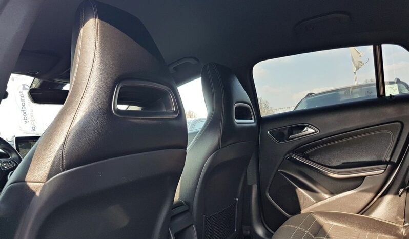 Mercedes-Benz CLA 200 7G-DCT AMG Line full