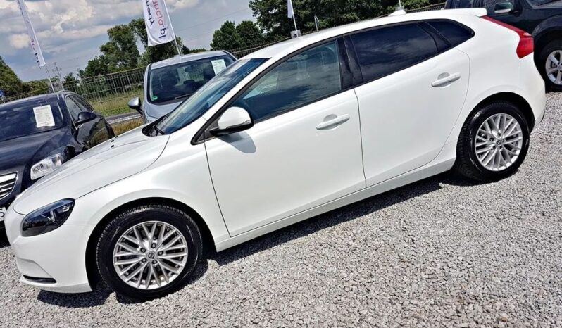 Piękne VOLVO V40 2.0 benz -122KM przeb 144tys SERWIS DO KOŃCA W ASO, 2LATA GWARANCJI 100ZWYPADEK full